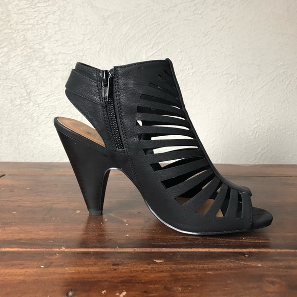 Black Gladiator Strappy Heel - Picture 6 of 8